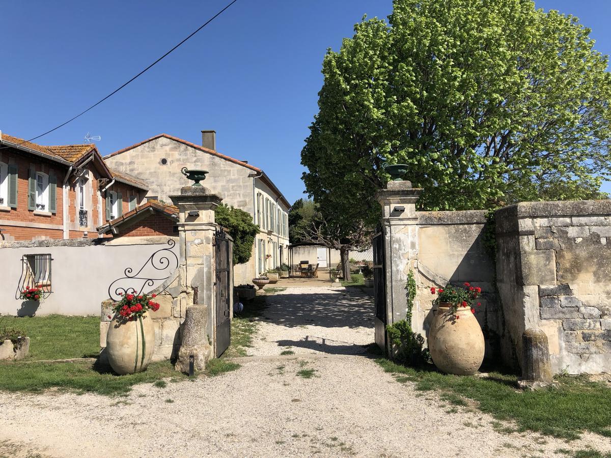 Le Mas Marguerite Arles Esterno foto