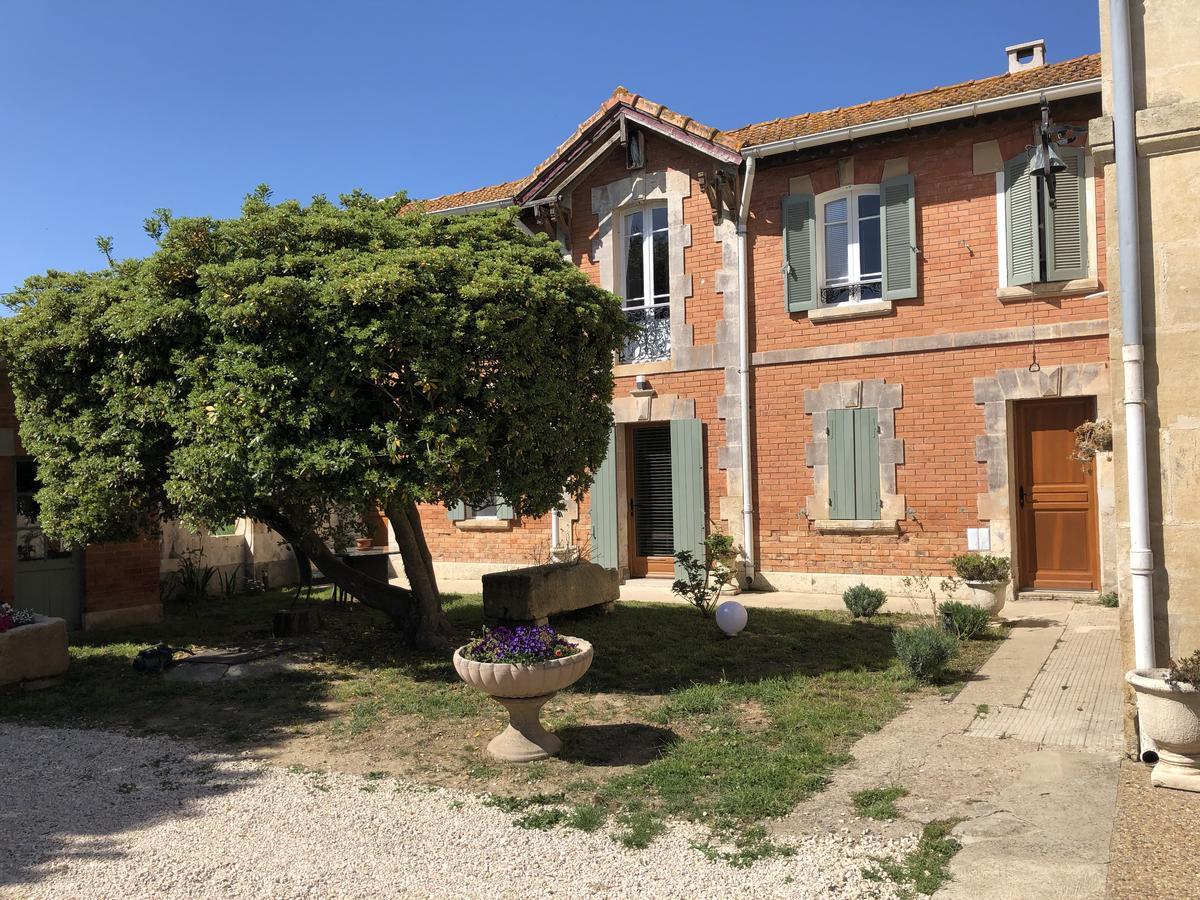Le Mas Marguerite Arles Esterno foto