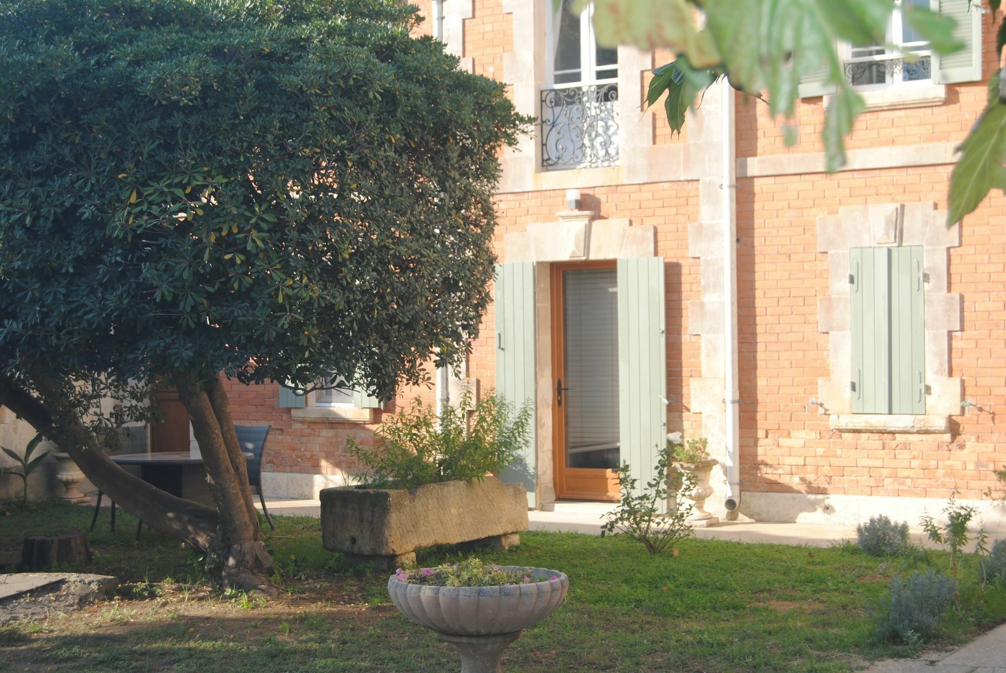 Le Mas Marguerite Arles Esterno foto